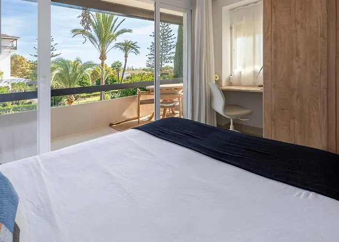 Appartamento In Private Urbanization Next To The Sea Marbella
